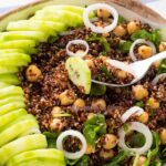 Assiette minceur salade quinoa pois chiches concombre