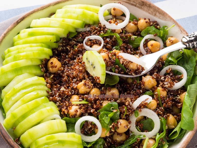 Assiette minceur salade quinoa pois chiches concombre