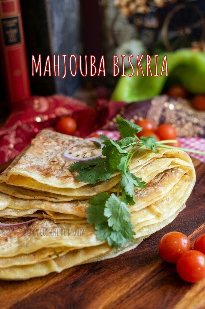 Mhajeb de Biskra ou Mahjouba algérienne, farce aux oignons, poivrons et tomates