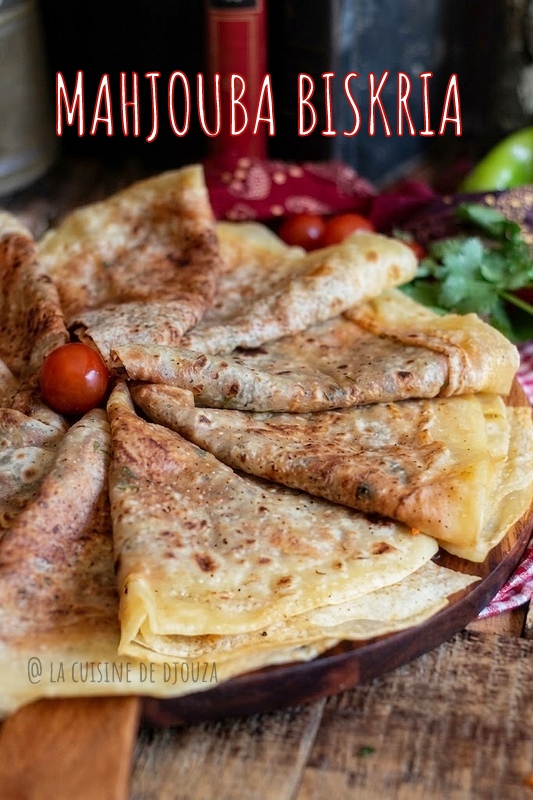 Mahjouba algérienne ou Mhajeb de Biskra, crêpes farcies aux oignons et poivrons