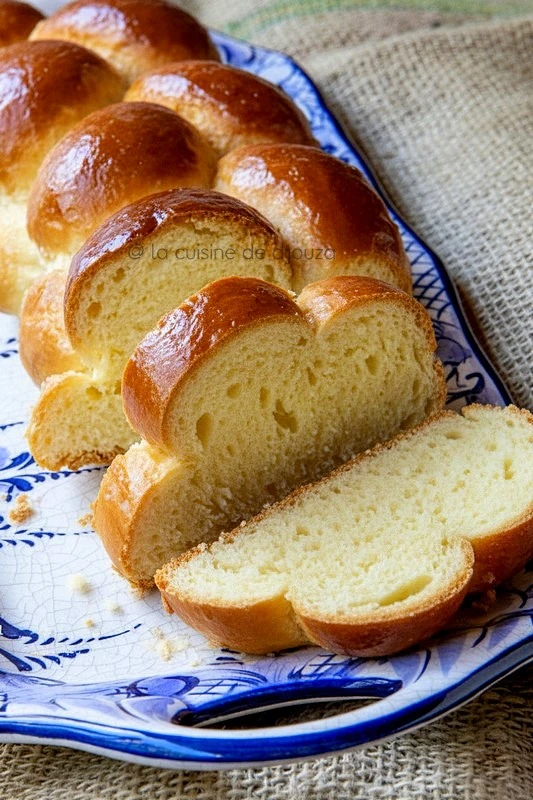 brioche ou pain portugais au lait concentré sucré
