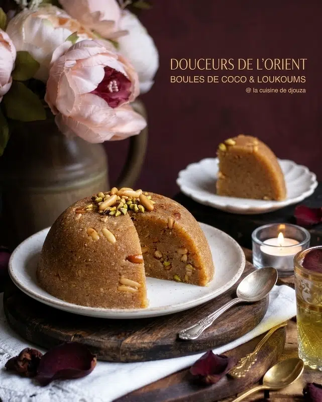 Coupe du gâteau de semoule turc