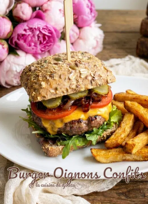 Burger aux oignons confits et cheddar fondant