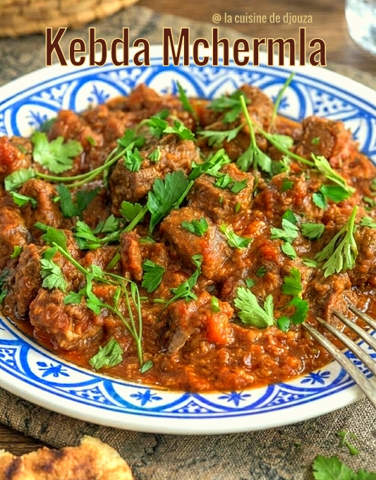 kebda mchermla servie chaude avec coriandre fraîche et pain maison