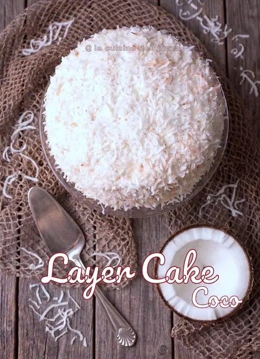 Gâteau coco moelleux à étage avec crème coco