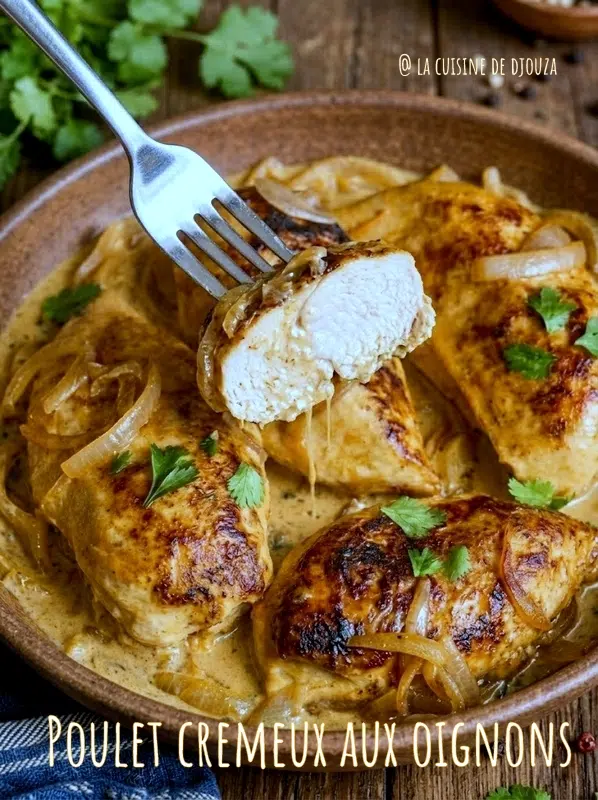 Coupe de l'escalope fondante dans sa sauce crémeuse