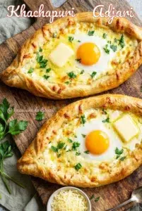 Khachapuri Adjarien ou pain bateau au fromage