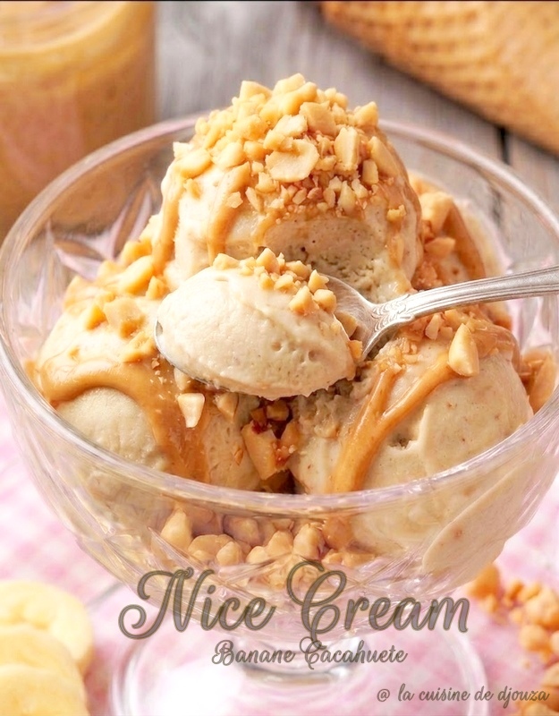 Nice cream banane au beurre de cacahuètes avec filet gourmand