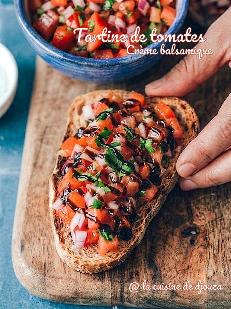 Recette de tartine de tomates maison avec pain grillé frotté à l'ail