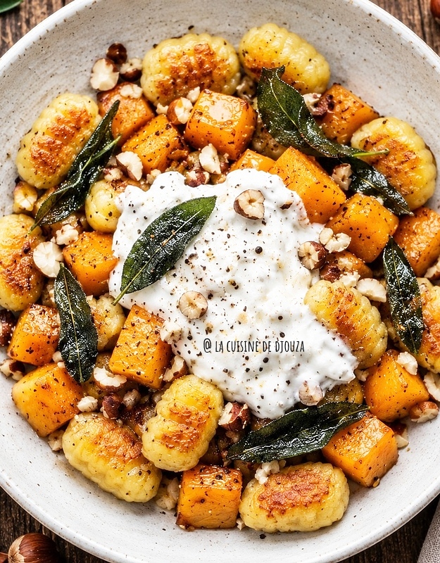Gnocchis poêlés à la butternut, beurre de sauge et noisettes